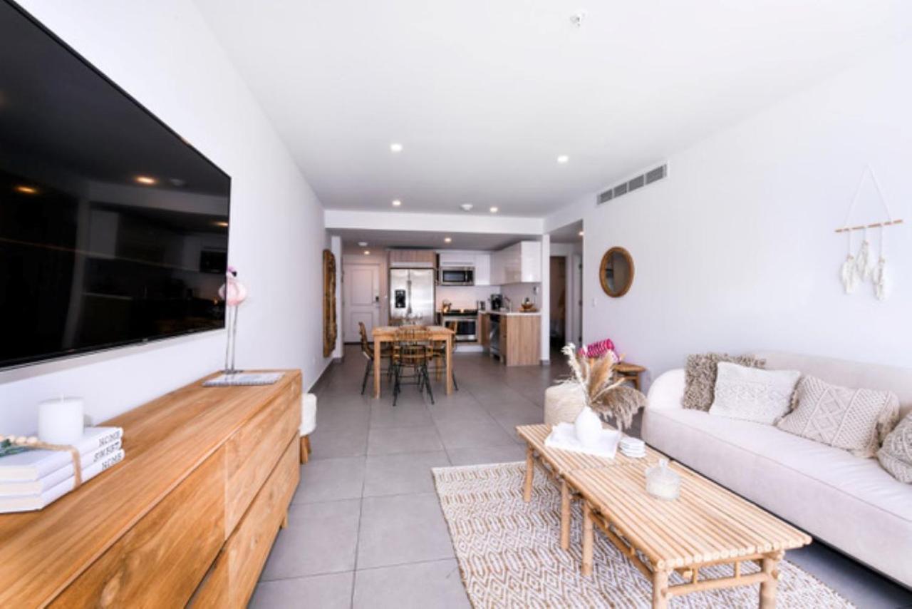 Stylish Luxury Condo, Central Location, Ocean View, Pool, Gym Oranjestad Esterno foto