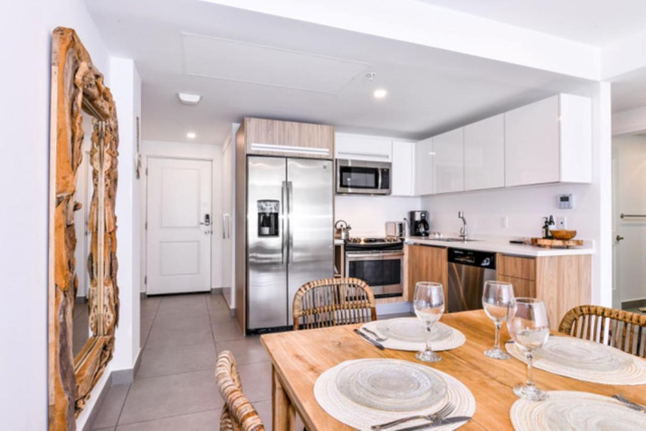 Stylish Luxury Condo, Central Location, Ocean View, Pool, Gym Oranjestad Esterno foto