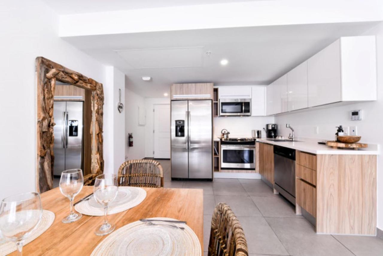 Stylish Luxury Condo, Central Location, Ocean View, Pool, Gym Oranjestad Esterno foto