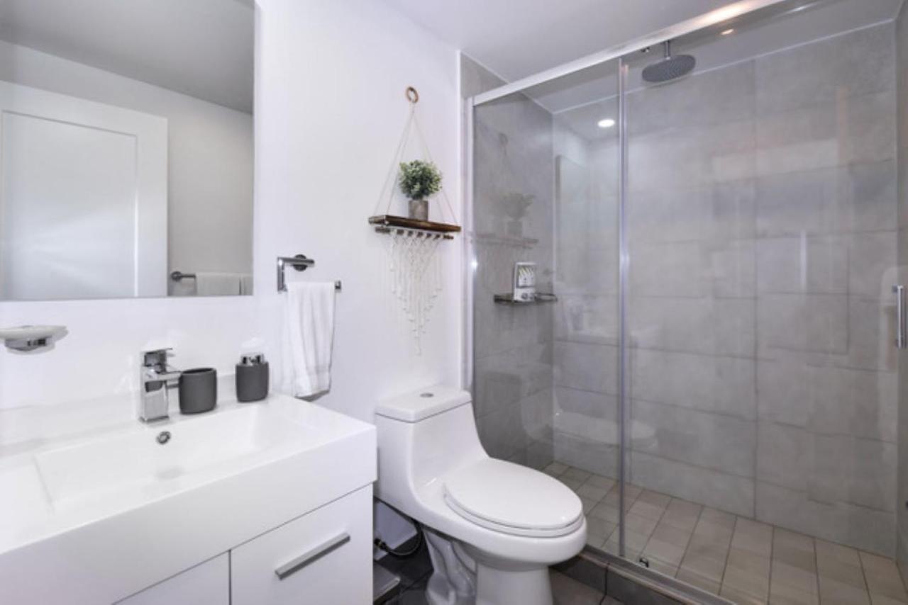 Stylish Luxury Condo, Central Location, Ocean View, Pool, Gym Oranjestad Esterno foto