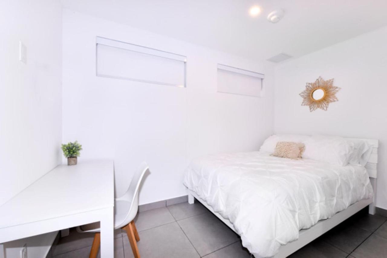 Stylish Luxury Condo, Central Location, Ocean View, Pool, Gym Oranjestad Esterno foto