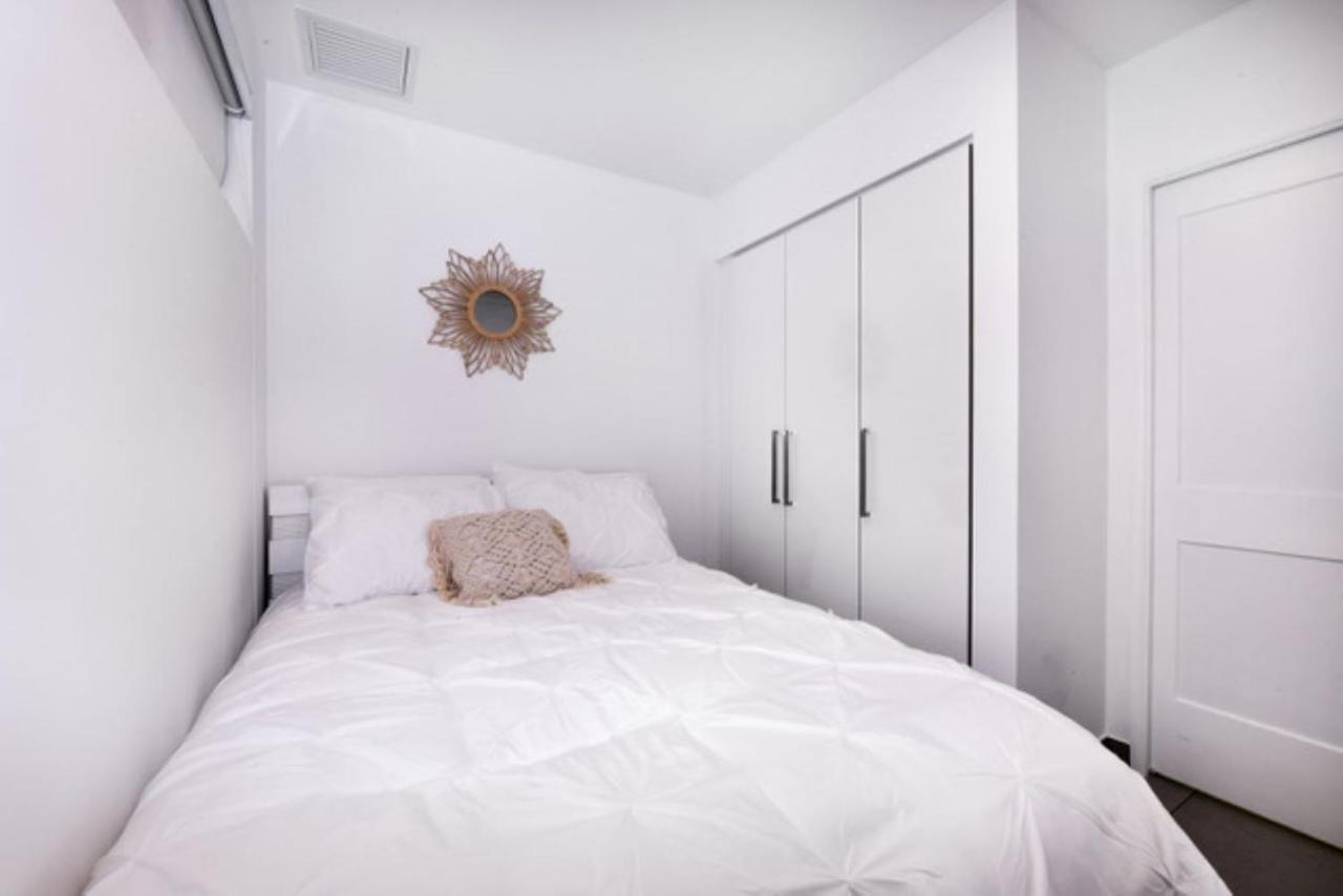 Stylish Luxury Condo, Central Location, Ocean View, Pool, Gym Oranjestad Esterno foto