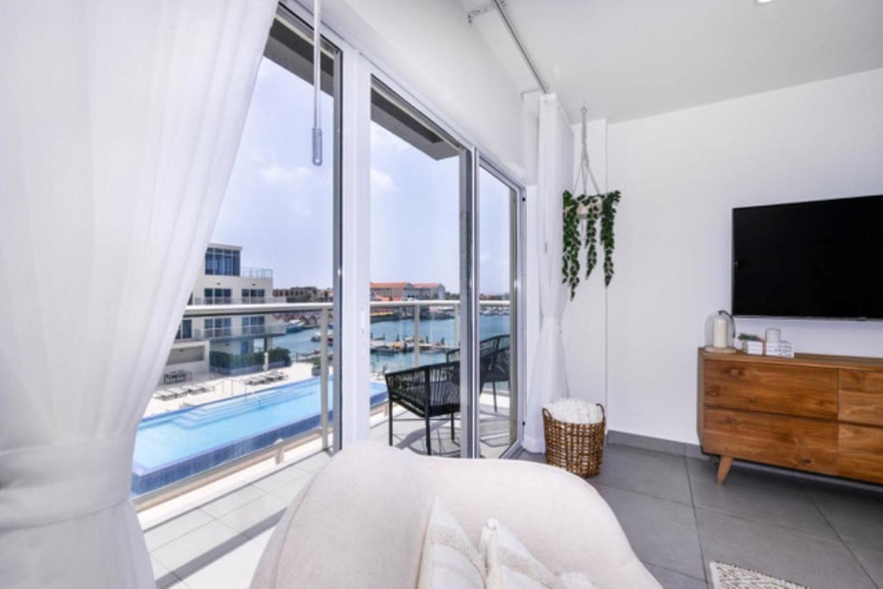 Stylish Luxury Condo, Central Location, Ocean View, Pool, Gym Oranjestad Esterno foto