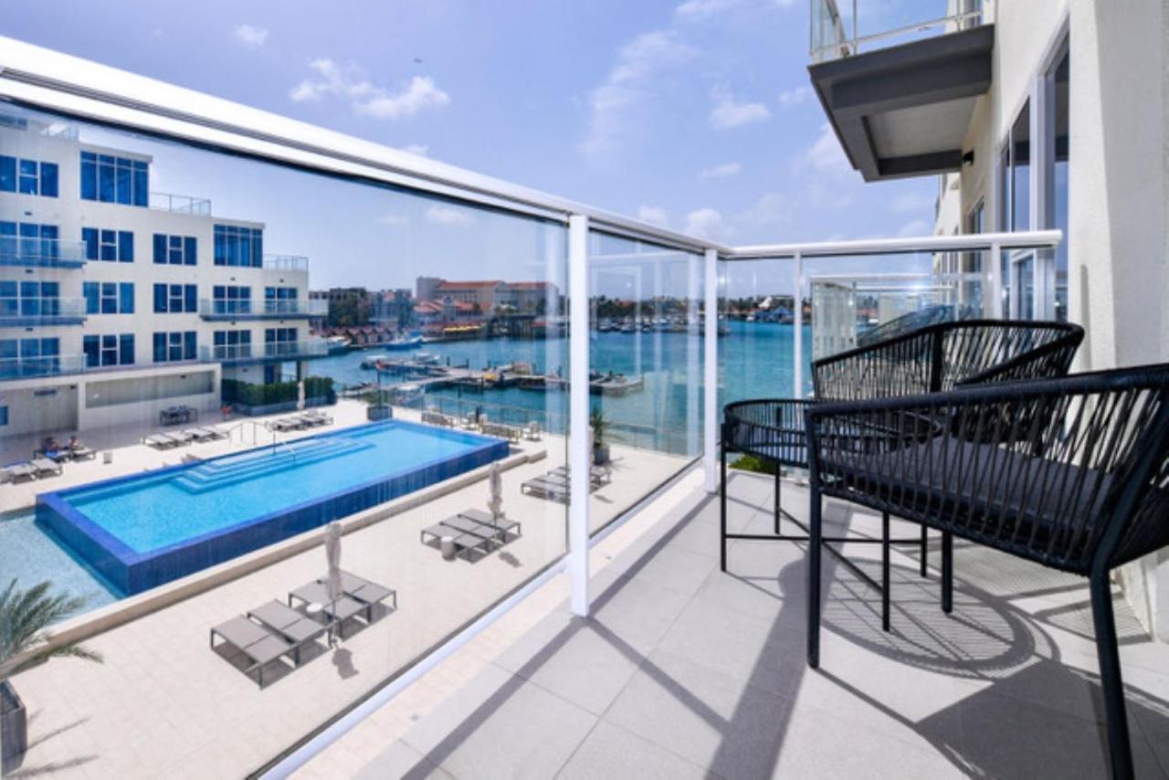 Stylish Luxury Condo, Central Location, Ocean View, Pool, Gym Oranjestad Esterno foto
