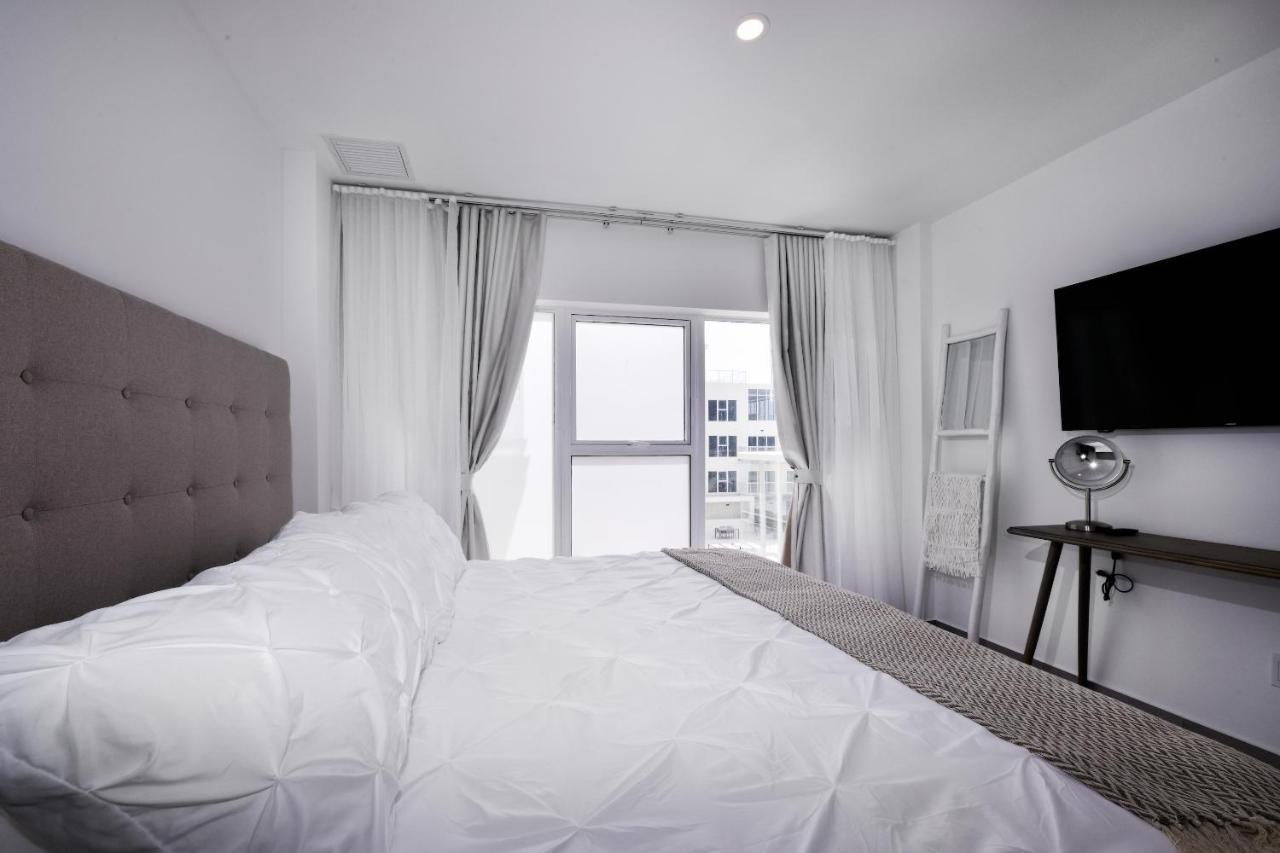 Stylish Luxury Condo, Central Location, Ocean View, Pool, Gym Oranjestad Esterno foto