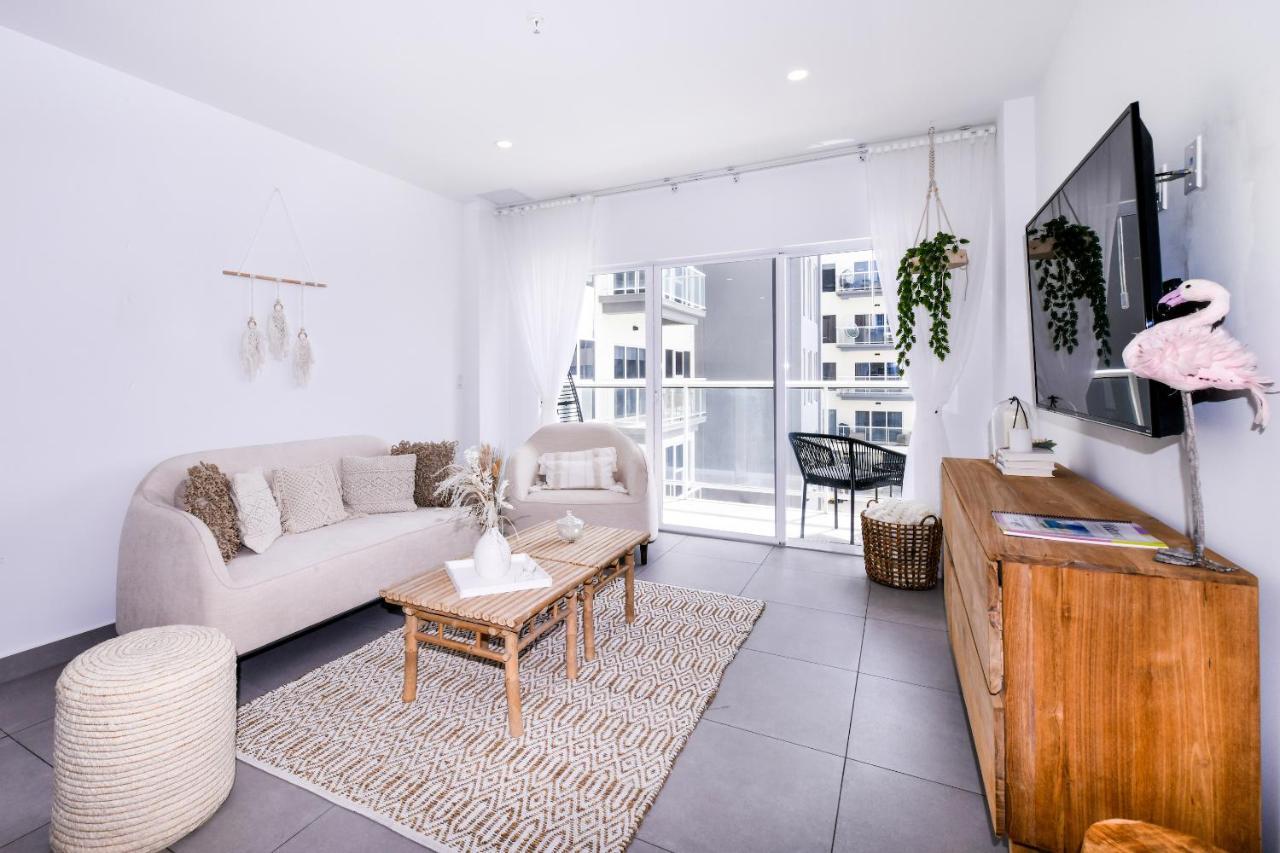 Stylish Luxury Condo, Central Location, Ocean View, Pool, Gym Oranjestad Esterno foto