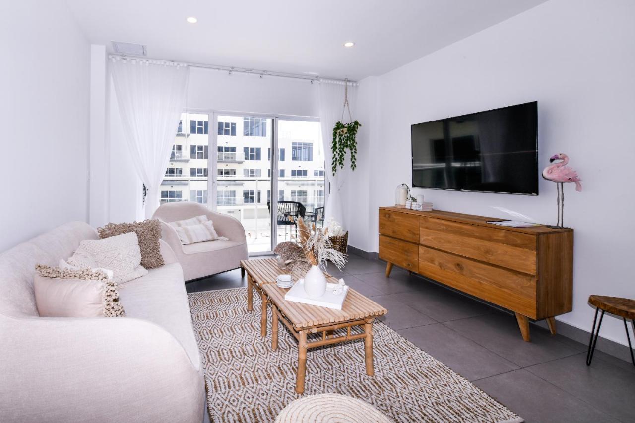 Stylish Luxury Condo, Central Location, Ocean View, Pool, Gym Oranjestad Esterno foto