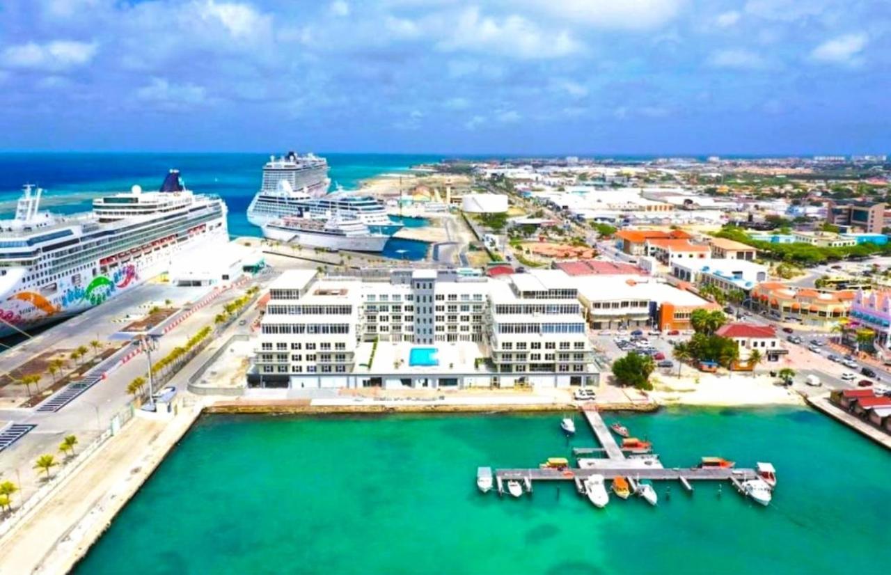 Stylish Luxury Condo, Central Location, Ocean View, Pool, Gym Oranjestad Esterno foto
