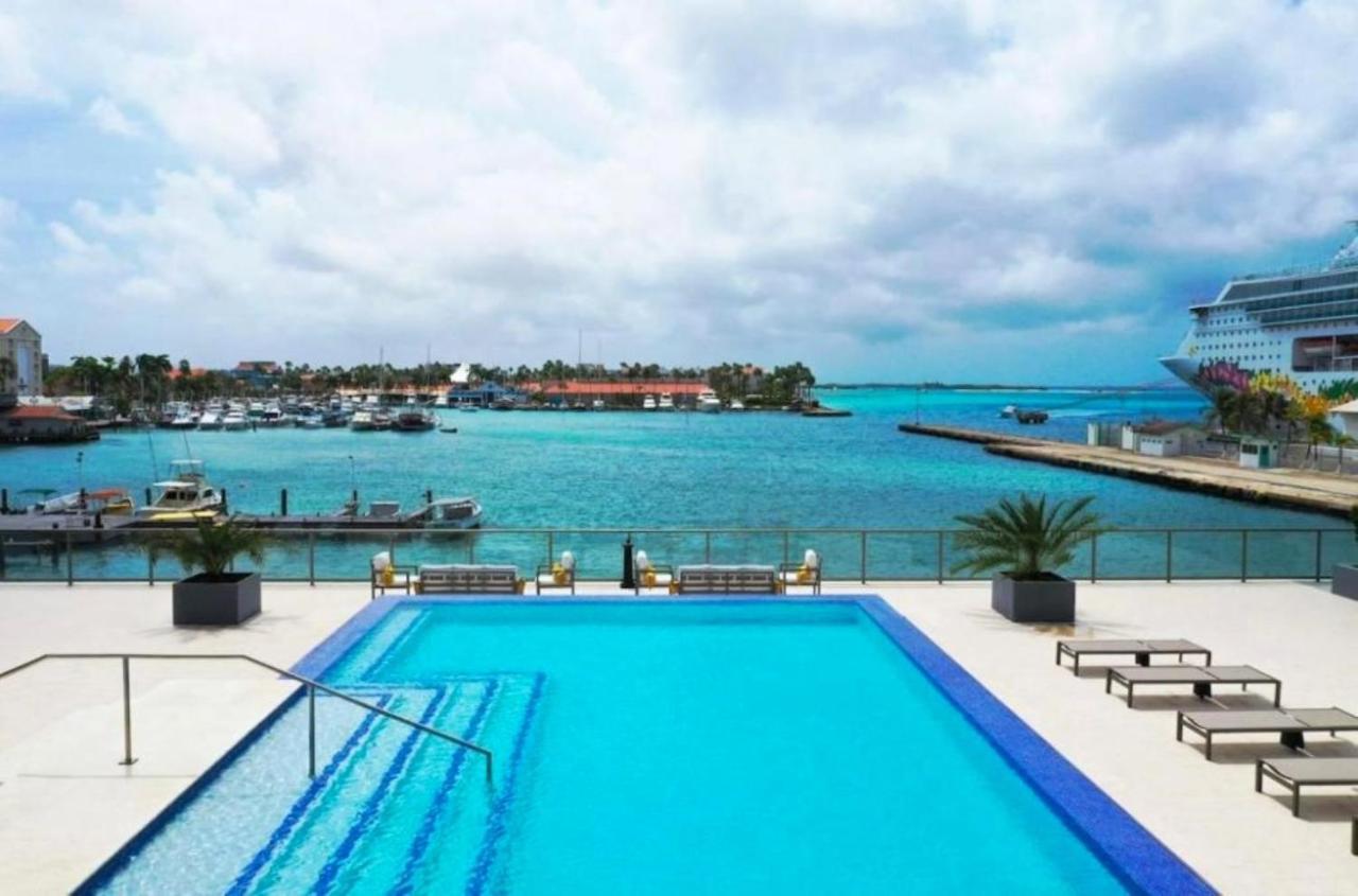 Stylish Luxury Condo, Central Location, Ocean View, Pool, Gym Oranjestad Esterno foto