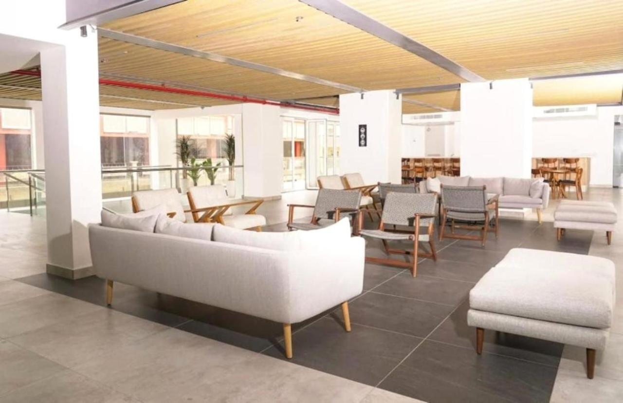 Stylish Luxury Condo, Central Location, Ocean View, Pool, Gym Oranjestad Esterno foto